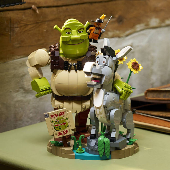 LEGO® Shrek, Donkey & Puss in Boots (72423): First-Ever LEGO Shrek Sets Revealed for 25th Anniversary