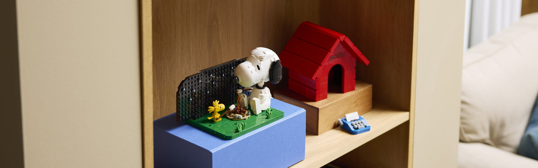 LEGO® Ideas Snoopy’s Doghouse (21368) – Set Details & Limited Edition Display Case