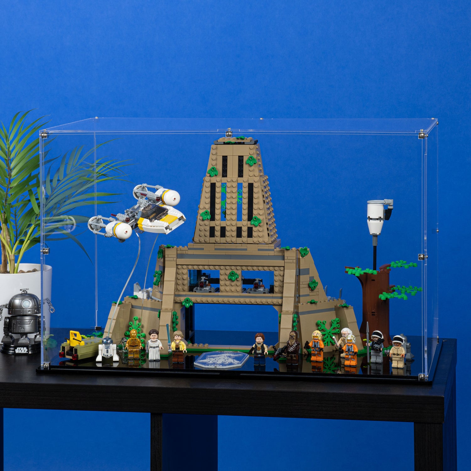 Create your dream display for the LEGO® Star Wars Yavin 4 Rebel Base with our clear display case