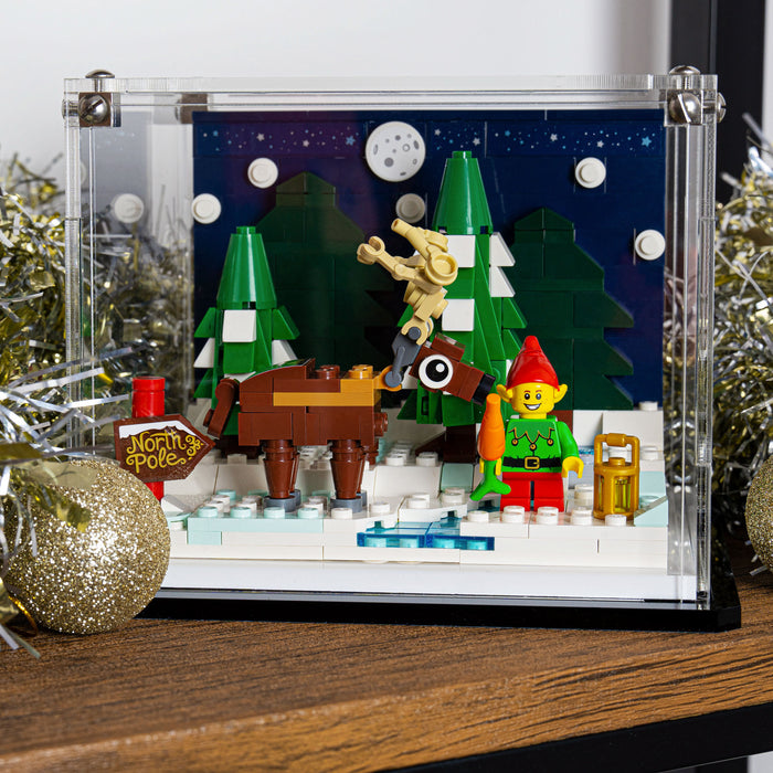 Display Case for LEGO® Santa’s Front Yard (40484)